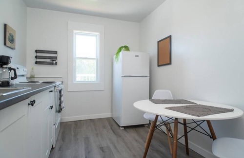 Thunder Bay Apartment | 5mins to Airport, Netflix, Wifi, Parking