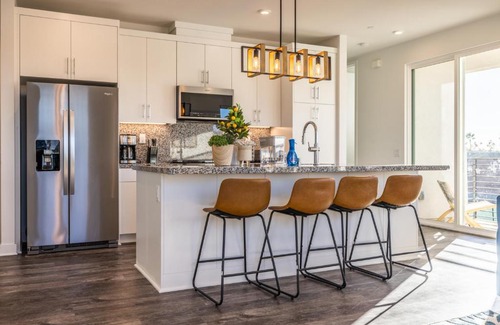 Anaheim Resort Villa | 5mins to Disney/3 Bedroom House with Pool