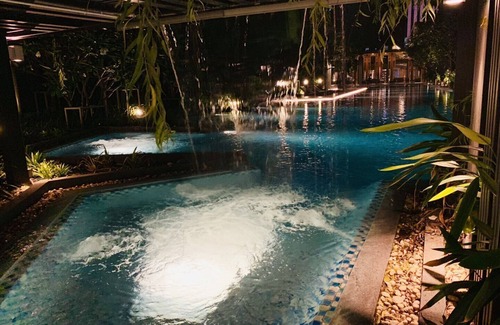 Ratchadaphisek House | 5mins to MRT Cozy brand new apartment with big garden pool,style decoration