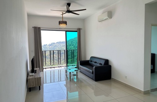 Bayan Lepas Condo | 5mins to Penang airport.Charming 3-bedroom condo.WiFi in delightful Bayan Lepas