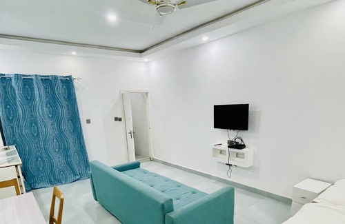 Serrekunda Apartment | 5minutes drive to the beaches near by an 4minutes drive to senegambia
