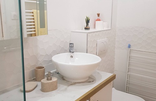 Picpus Apartment | 5mn from Paris Porte de Bercy, and 30mn from Disney. Pets welcome!