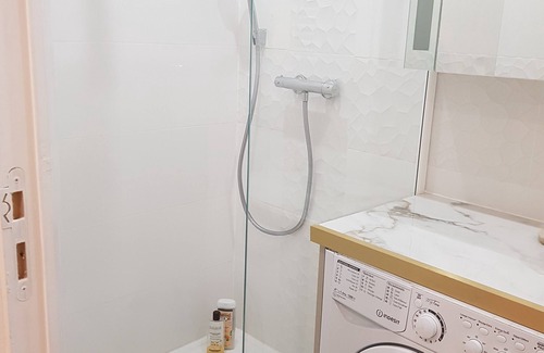 Picpus Apartment | 5mn from Paris Porte de Bercy, and 30mn from Disney. Pets welcome!