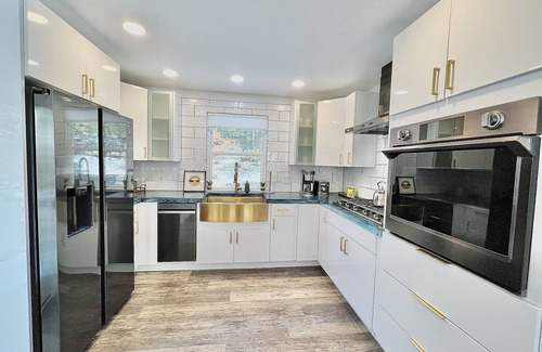 Marlborough House | 5STAR BrandNew HOME in greater BOSTON area w/parking, wifi, 5Beds2Baths