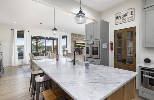 Table Rock Ski Chalet | 5Star MajesticRetreat, TableRock Lake Branson Chalet, Walk2Lake,FirePits,HotTub