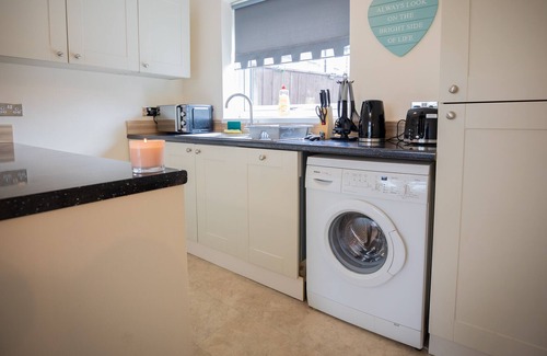 Sunderland House | 5Star serviced Homes- Free WiFi & parking, office