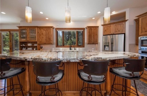 Weisshorn House | 5Stars! "Like Staying at the Ritz!" Luxury in-town Home, Amazing Views & Hot Tub