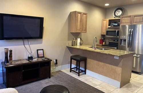 Cliff - Cannon Apartment | 5th Avenue Suites Unit 4
