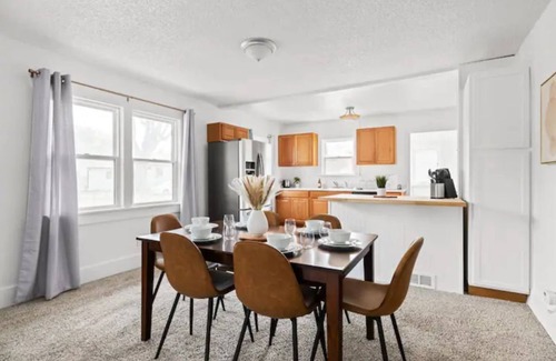 Nampa House | 5th St Modern in prime Nampa location