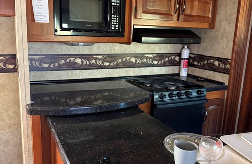 Dos Rios House | 5th Wheel at Lake with 9 Hole Golf, Disc Golf, Fishing, Swimming