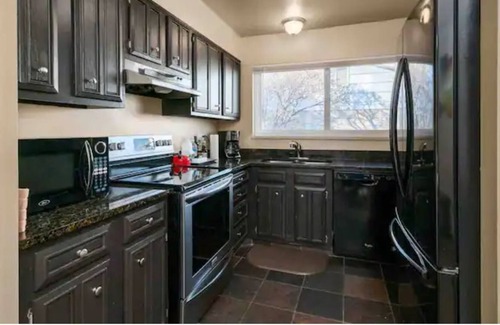 Millcreek Apartment | 5★TOP CHOICE★4BR House | Fast WiFi | Free Parking