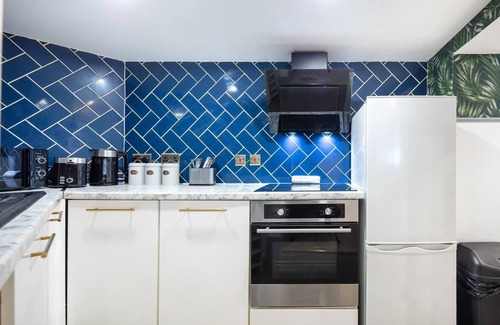 College Park and Old Oak Apartment | 5wjb - Spacious 1 Bed Flat in London