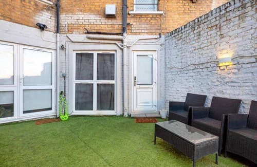 College Park and Old Oak Apartment | 5wjb - Spacious 1 Bed Flat in London