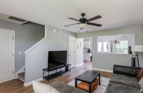 Huntcliff House | 6.4 Miles from MUSC - 105 Curvewood