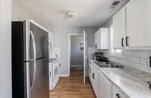 Huntcliff House | 6.4 Miles from MUSC - 105 Curvewood