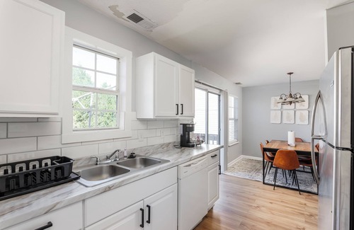 Huntcliff House | 6.4 Miles from MUSC - 105 Curvewood