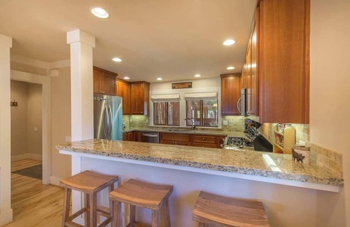 Tahoe Sierra Estates House | 6-8 Miles to Palisades|Alpine|Homewood|Walk to TC