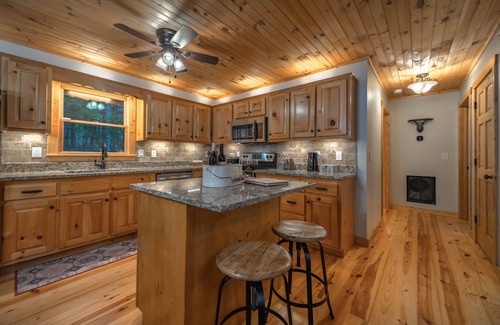 Ellijay Cabin | 6-Acre Mountain Cabin Hot Tub Views Fire Pit
