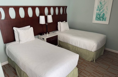 Uptown Design District Resort | 6 Adults 2 Bedroom Full Kitchen 2 Full Bathrooms Patio with BBQ Grill
