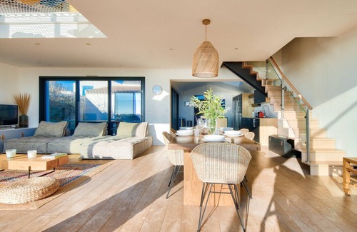 La Gueriniere House | 6 adults and 2 children – pool and direct beach access