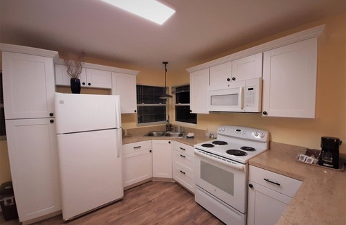 Port Angeles House | 6 Adults, Dogs OK see below . Breakfast , Olympic Nat. Park, Victoria ferry