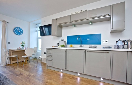 Torcross Apartment | 6 At The Beach - an apartment that sleeps 6 guests in 2 bedrooms