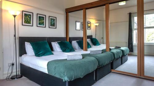 Derby House | 6 BDR House By Eason Stays Short Lets & Serviced Accommodation Derby With Free Parking