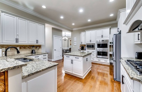 Buford Highway House | 6 BDRM, 5.5Bath Brookhaven home. Sleeps 12 with pool and Family friendly. Fenced