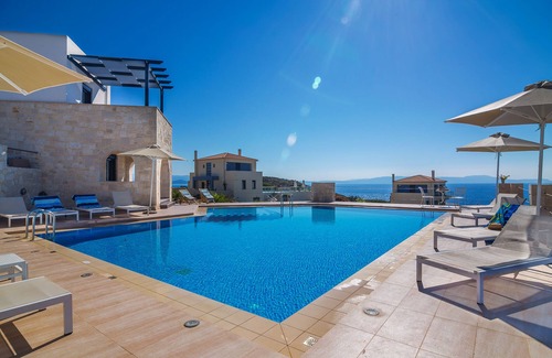 Stavros House | 6-bdrm Deluxe Villa with PRVT heated Pool & stunning Views