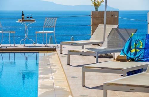 Stavros House | 6-bdrm Deluxe Villa with PRVT heated Pool & stunning Views