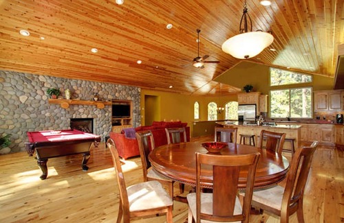 Montgomery Estates Cabin | 6 BDRM/Indoor Pool/WIFI/Home Theater/1 Block From Hiking Trail/Easter/April Spec