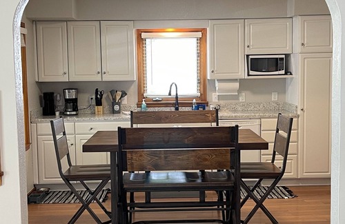 Guttenberg House | 6 bed, 2 bath house in Guttenberg Iowa on The Mississippi River, Sleeps 12