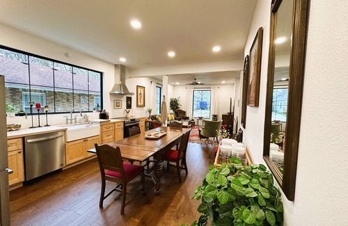 Springfield House | 6 Bed, 3 Bath! Right by MSU, Downtown SGF!