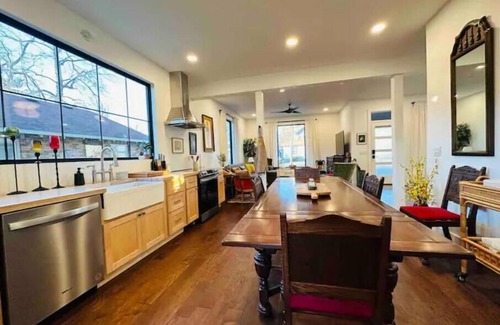 Springfield House | 6 Bed, 3 Bath! Right by MSU, Downtown SGF!