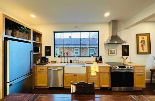 Springfield House | 6 Bed, 3 Bath! Right by MSU, Downtown SGF!