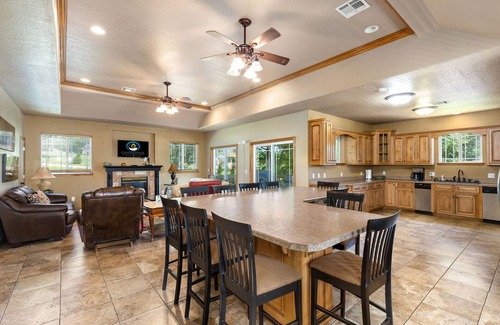 Grove House | 6 Bed/4 Bath Lake House with Access to Pool, Boat Slips and Boat Rental