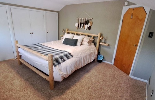 Spooner Cabin | 6 BED/4 BATH, RESORT/LODGE ON LAKE IN SPOONER! ENJOY LAKE LIFE, FISHING & TRAILS
