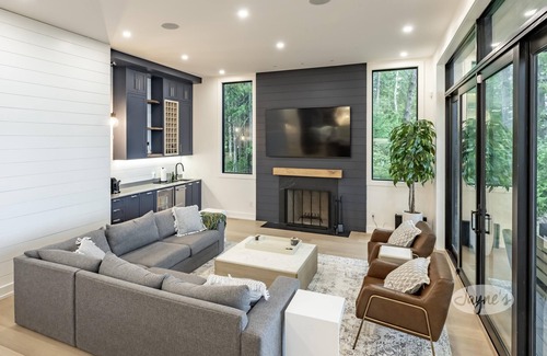 The Blue Mountains House | 6 bed 8 bath New Build on Georgian Bay!