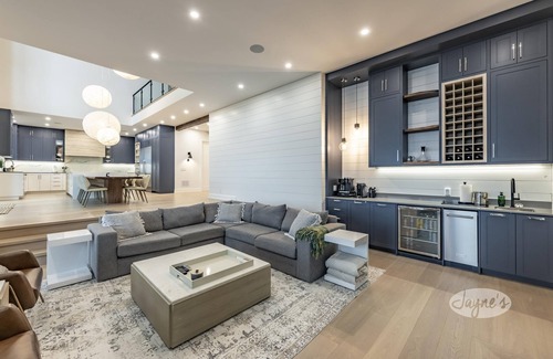 The Blue Mountains House | 6 bed 8 bath New Build on Georgian Bay!