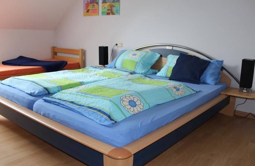 Halsdorf Other | 6-bed apartment attic floor right - Apartments farm Heck
