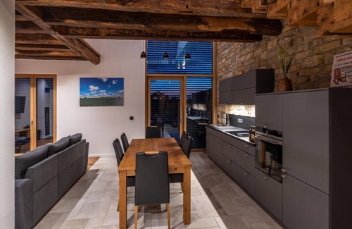 Idenheim Apartment | 6-bed apartment Hilde with terrace - Ferienwohnungen Kohnshof