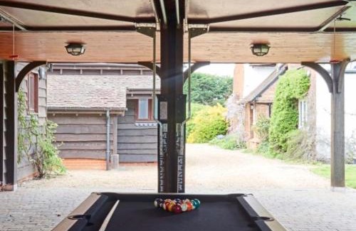 West Horsley Apartment | 6 Bed Countryside Mansion With Tennis Court & Swimming Pool with Parking