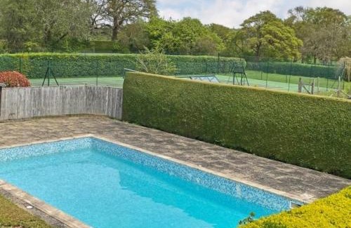 West Horsley Apartment | 6 Bed Countryside Mansion With Tennis Court & Swimming Pool with Parking