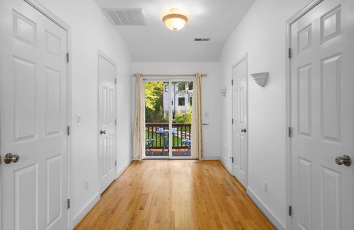 Arlington House | 6 Bed High End Home w/EPIC Backyard!