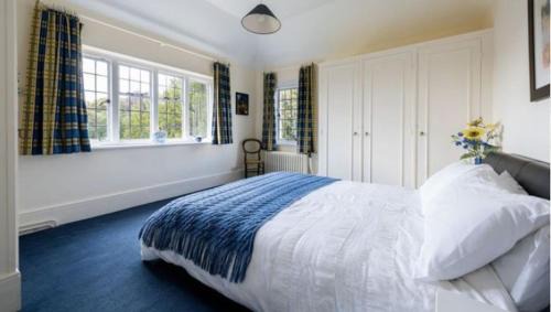 West Horsley Apartment | 6 Bed Mansion With Tennis Court & Swimming Pool