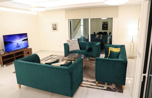 Doha Villa | 6 BED private villa luxury in the heart of The Pearl Island