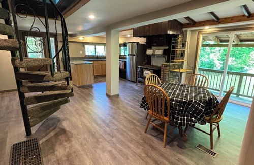 Union City House | 6 Bed River Home, Right On St. Joseph River.