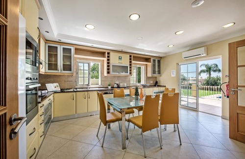 Pata de Cima Villa | 6 Bed Room Villa With Private Heated Pool (on Request)