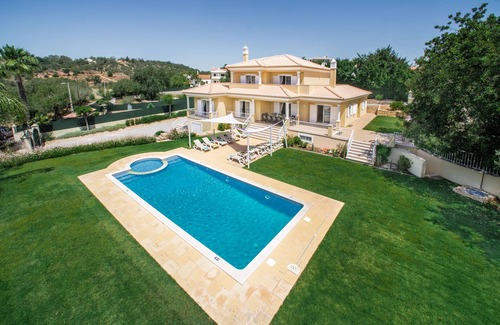 Pata de Cima Villa | 6 Bed Room Villa With Private Heated Pool (on Request)