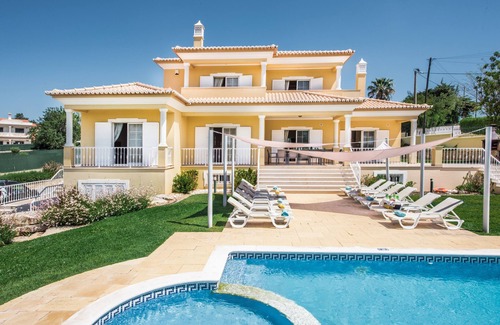Pata de Cima Villa | 6 Bed Room Villa With Private Heated Pool (on Request)